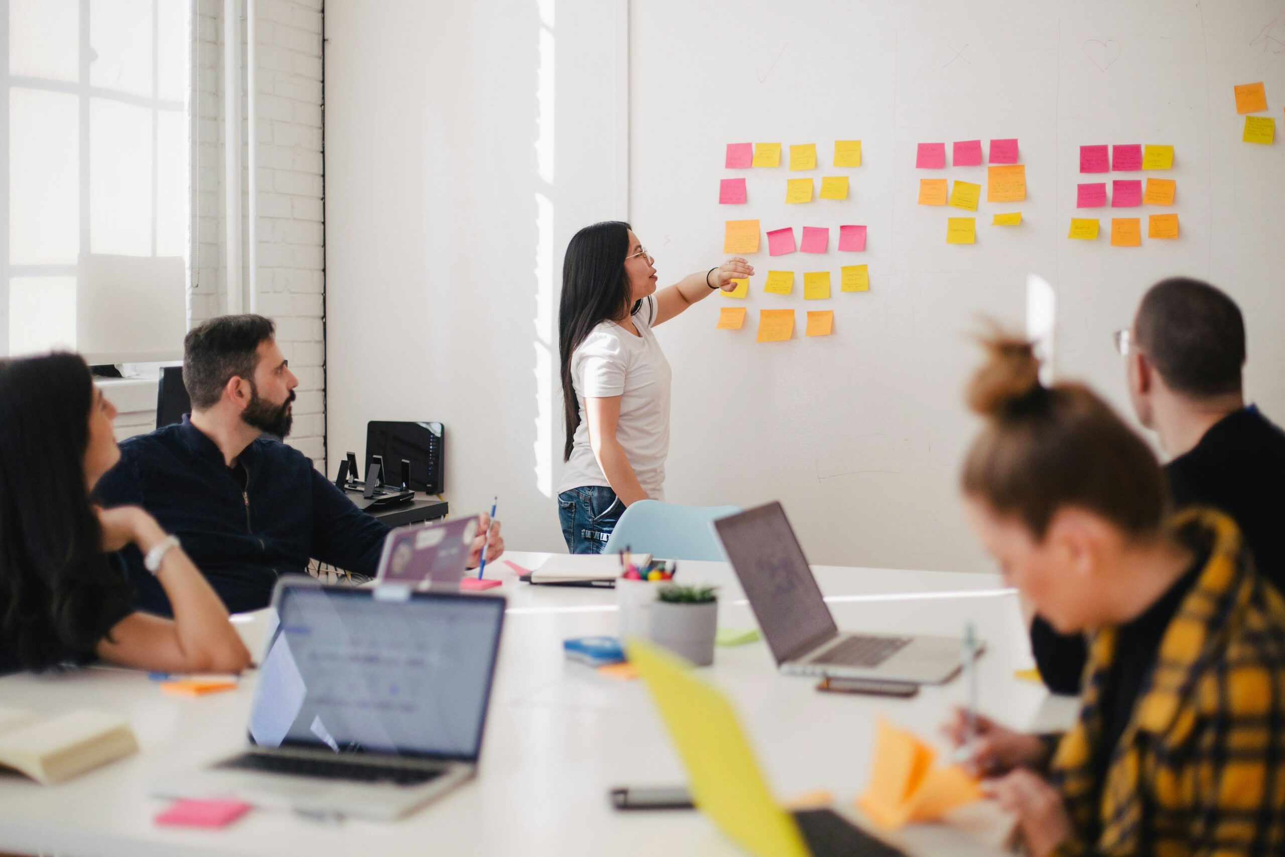 How to Plan Daily Standups: Top 5 Tips to Save Time